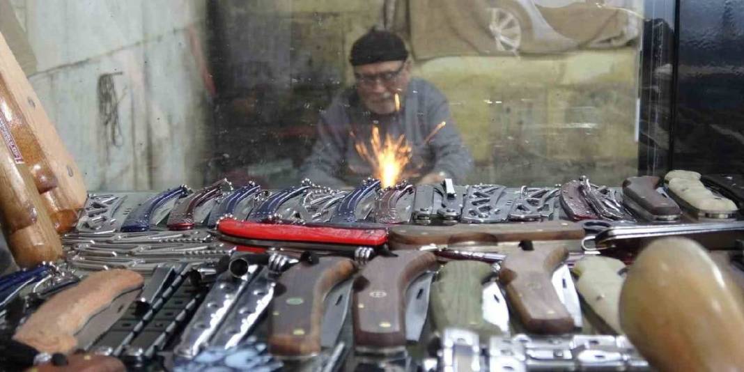 10 yaşında başladı 67 yılı geride bıraktı: 5 metrekarede yıllardır alın teri döküyor 1